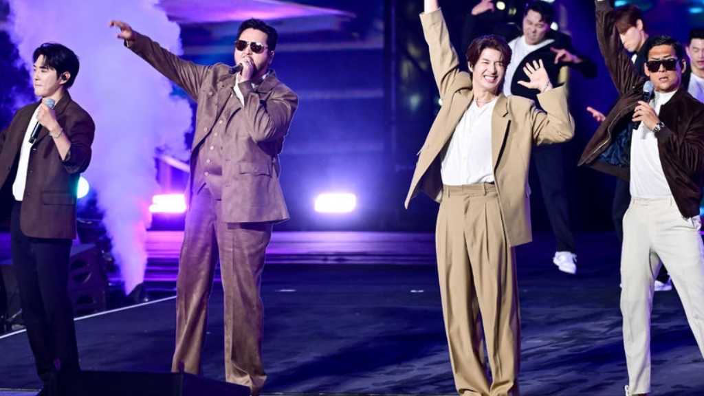 The 'Yeongdong-daero K-POP Concert' in Gangnam featured god, with performances from various artists and an upcoming concert announcement.