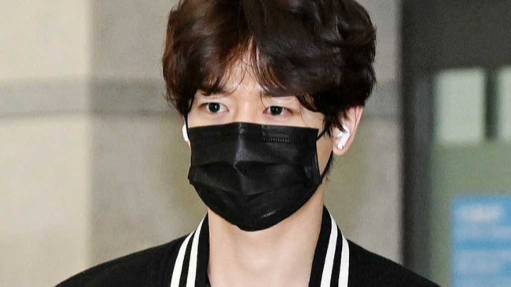 Minho of SHINee returned to Korea after SMTOWN LIVE 2025-26 in Bangkok. He also sent a congratulatory message for Kstyle's anniversary.