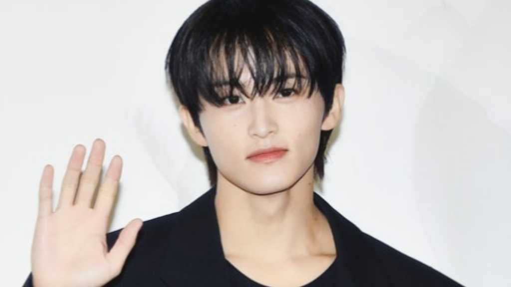 NCTのマークが脱退し、メンバーが心境を語った。今後は7人のNCT 127と6人のNCT DREAMで活動を続ける。