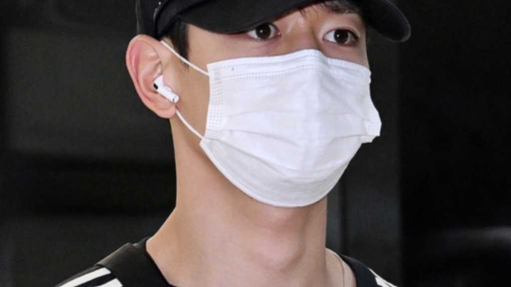 SHINeeのミンホが「SMTOWN LIVE」東京ドーム公演を終え、金浦国際空港から帰国。