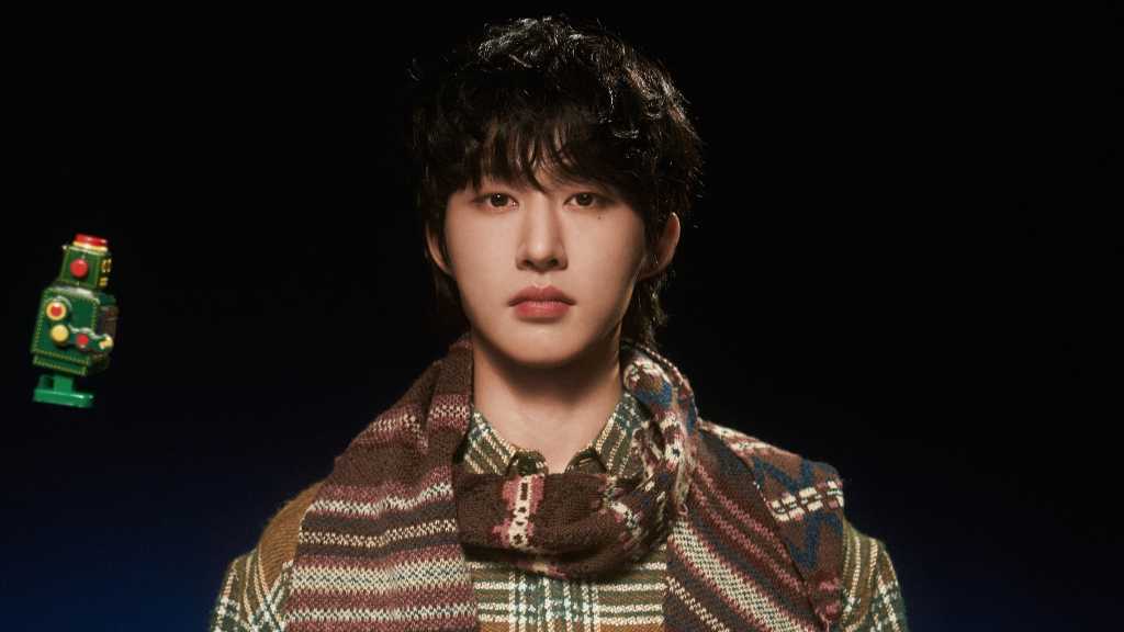 B.I starts alternative military service today. His agency announced no official events due to safety concerns. He aims to return healthier.