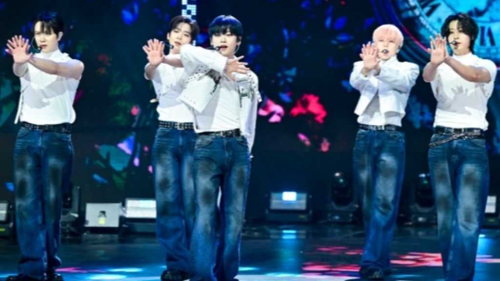 MBC MUSIC「SHOW CHAMPION」で＆TEAMが1位を獲得。WEiは新曲「HOME」のMVを公開し、パフォーマンスが注目されている。