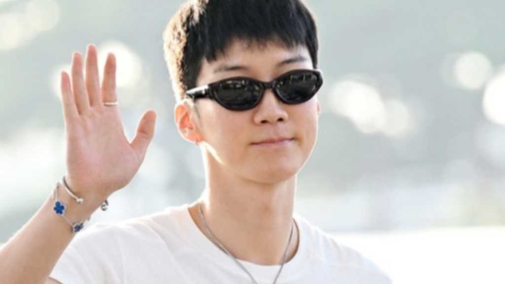 WINNER leaves for Macau for their concert after 3 years. Fans excited! Kang Seung-yoon showcases his photography at an exhibition.