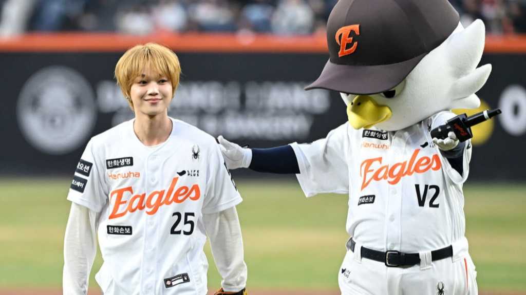 YOUNITE's Eunho and Sion threw the first pitches at a KBO League game. BRANDNEW MUSIC launched a new label, Para Music.