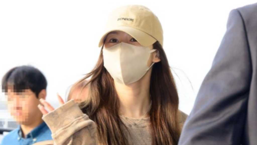 TWICE's Sana flew to Japan for the 'TWICE WORLD TOUR IN JAPAN' and appeared in a new Haagen-Dazs TV commercial.