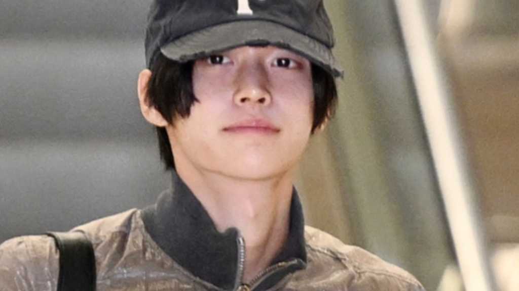 RIIZE’s Wonbin departed for Japan through Gimpo International Airport on the morning of the 21st for his schedule.