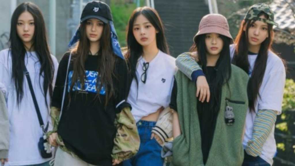 NewJeansが「2025 KGMA」で「トレンド・オブ・ザ・イヤー」を受賞し、人気を証明。デビュー以来、数々のヒット曲で音楽シーンを席巻。