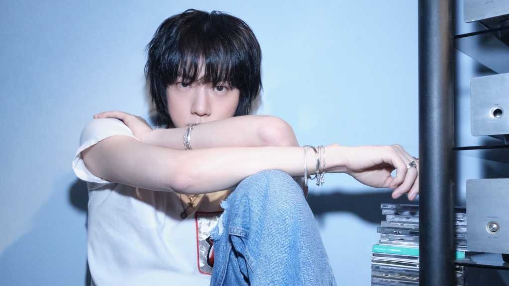 BTSのジミンとジンがBillboard JAPAN年間チャートにランクイン。ジミンの「Who」は73位、ジンの「Echo」は好成績を収め、グローバルな人気を再確認。