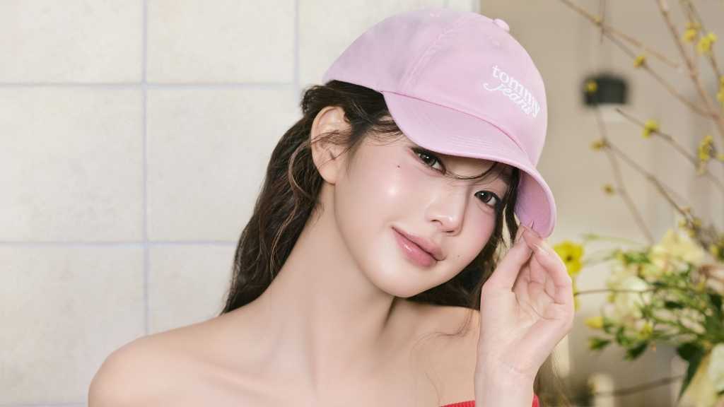 IVE's Wonyoung is the face of Tommy Jeans' Spring 2026 campaign, embodying creativity and confidence in a relaxed music studio setting.