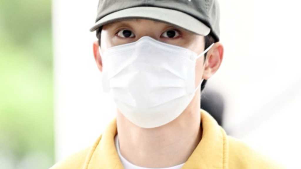 D.O. of EXO departs for Macau for the '2025 DOH KYUNG SOO ASIA CONCERT TOUR' and releases new MV for 'DUMB'.