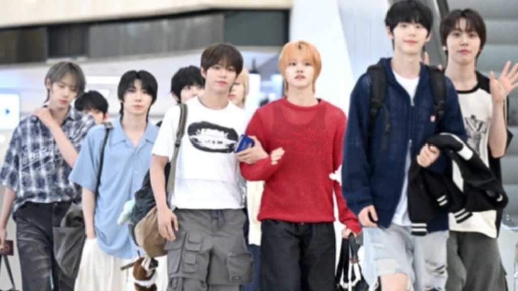 AHOF flew to Japan for a promotional event at Gimpo Airport. Their first Osaka event after debut was a success, thrilling fans.