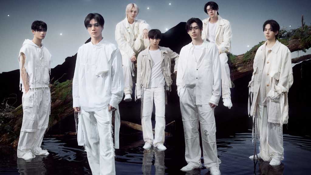 ENHYPENの日本4thシングル「宵 -YOI-」が75万枚出荷で「トリプル・プラチナ」認定を獲得。公演も成功し、人気を証明。