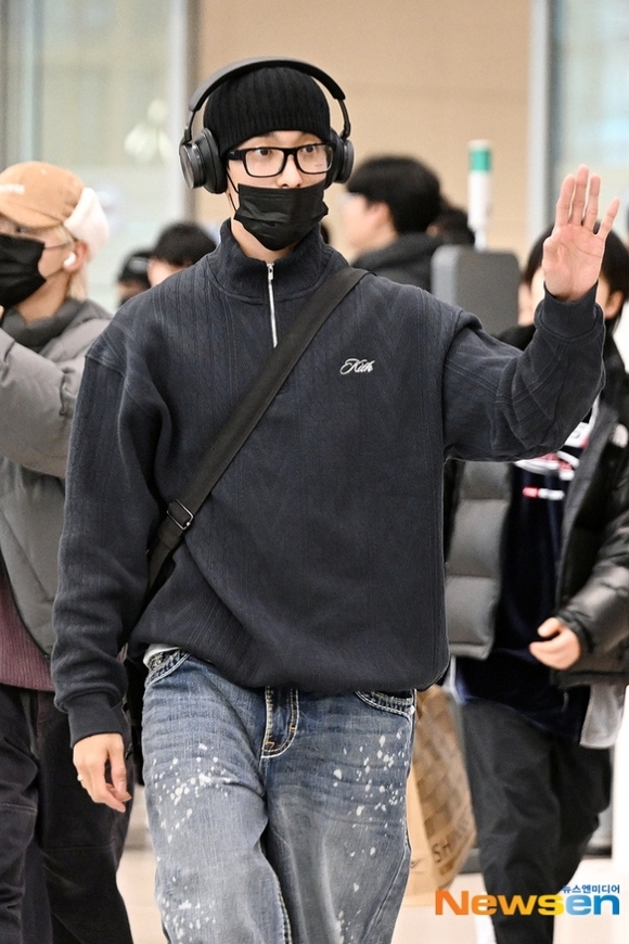 SEVENTEEN RIGHT HERE くし WORLD TOUR ロンT Lサイズ