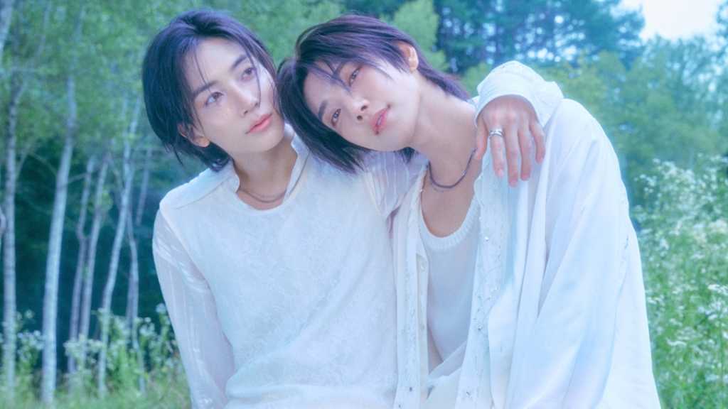 SEVENTEEN’s new unit JxJ, by Jeonghan and Joshua, earned its first No. 1 on Oricon’s weekly combined album chart with DREAMSCAPE.