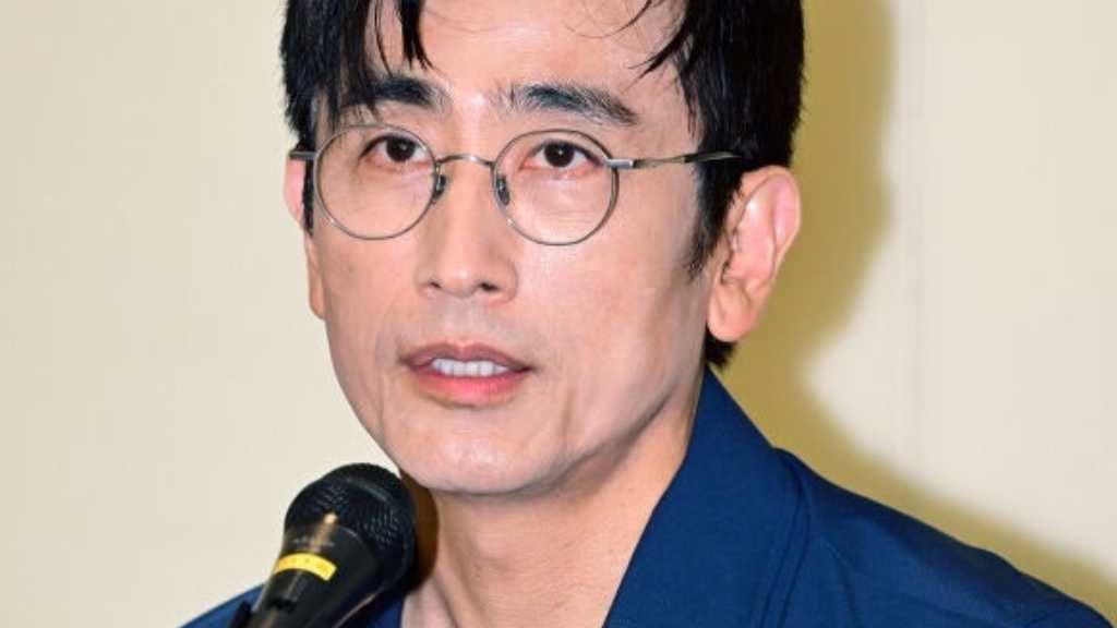 俳優チャ・インピョが「僕たちの町の図書館」出版記念会に出席。作品は欲望と死を探求するメタフィクション。