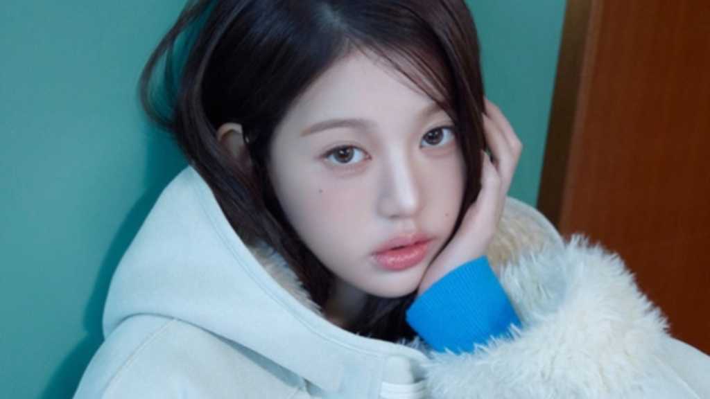 IVE’s Wonyoung appears in a winter fashion pictorial, wearing heavy outerwear and showing a cool, pure charm ahead of the season.