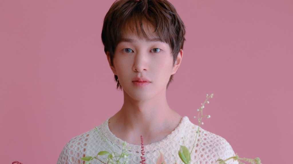 SHINee's ONEW will release his 2nd mini-album "SAKU" in Japan on October 1, featuring flower-themed songs and special events for fans.