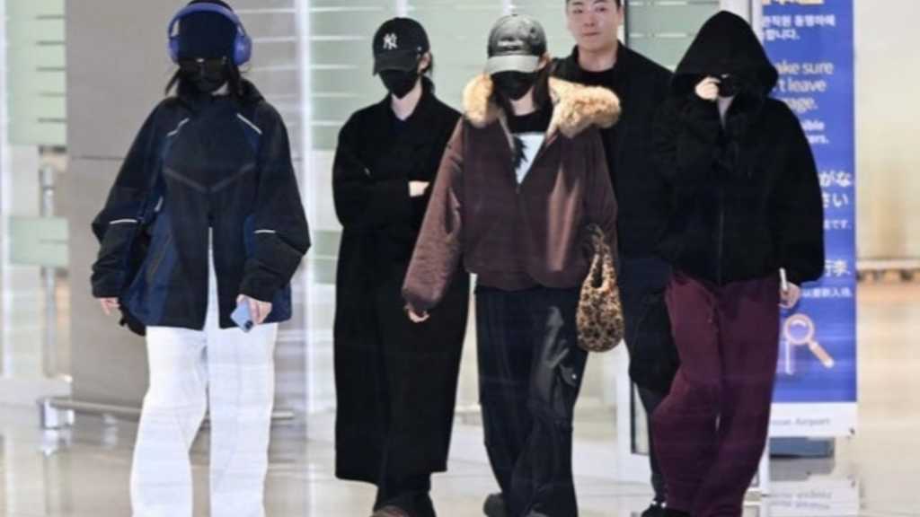 aespa returns to Korea after their Bangkok concert. Member Winter missed the show due to influenza. New solo songs to release on Nov 17.