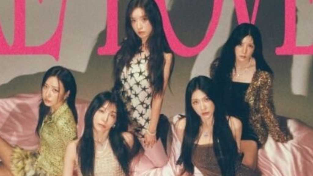 Apinkが11thミニアルバム「RE：LOVE」をリリースし、デビュー15周年を祝う。タイトル曲「Love Me More」は愛の告白を表現。