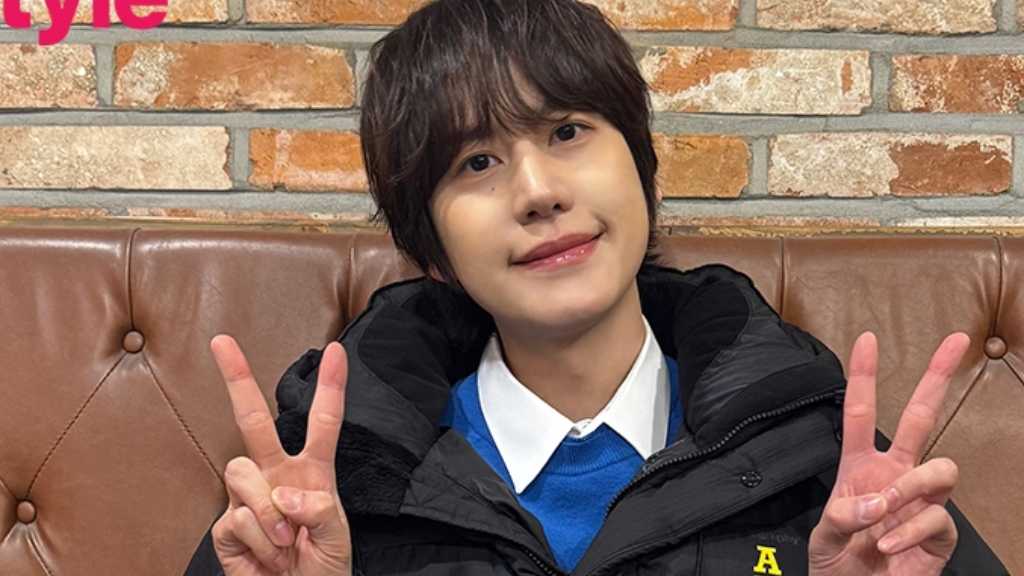 終了しました】SUPER JUNIOR キュヒョン直筆サイン入りチェキを2名様に！応募はフォロー＆リポスト - Kstyle