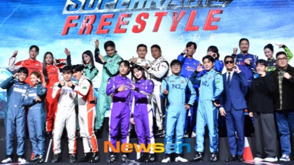 韓国初のカーレースバラエティ「Super Race Freestyle」の制作発表会が行われ、ApinkとOH MY GIRLのメンバーが出席した。