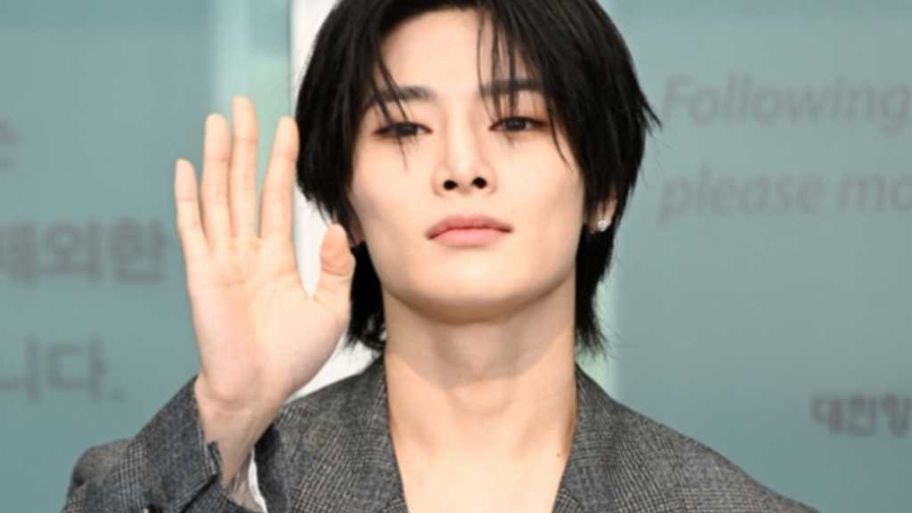 Stray Kids' I.N departs for Milan to attend Bottega Veneta's fashion show and is named global ambassador for Damiani jewelry.