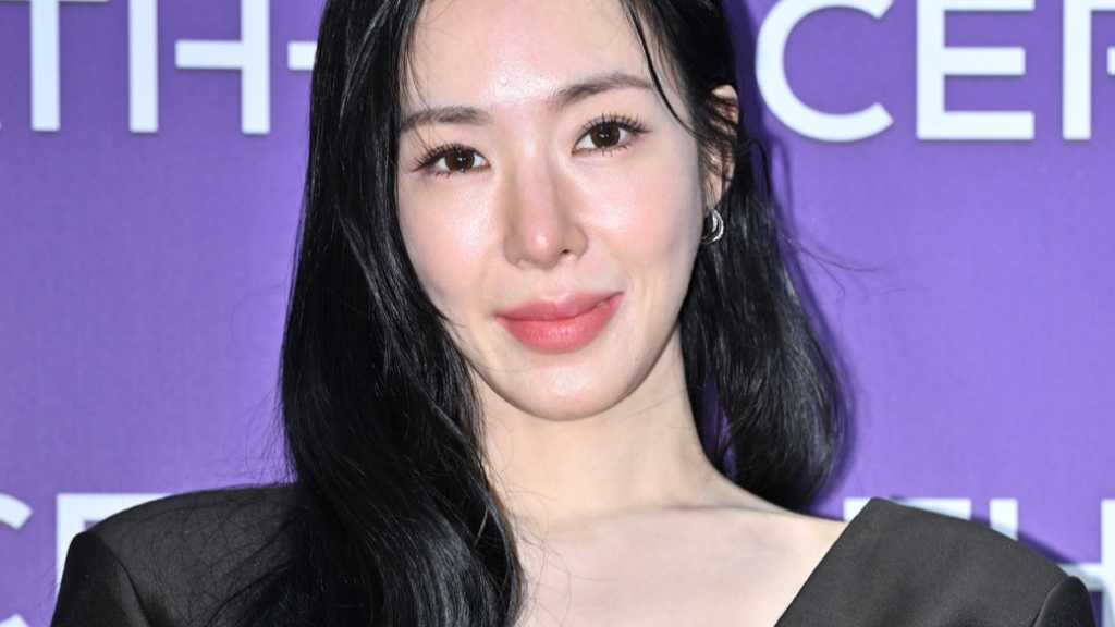 Tiffany explains her comments on Yuna's 'center disease' and reveals that Sooyoung is the one truly affected by it in Girls' Generation.