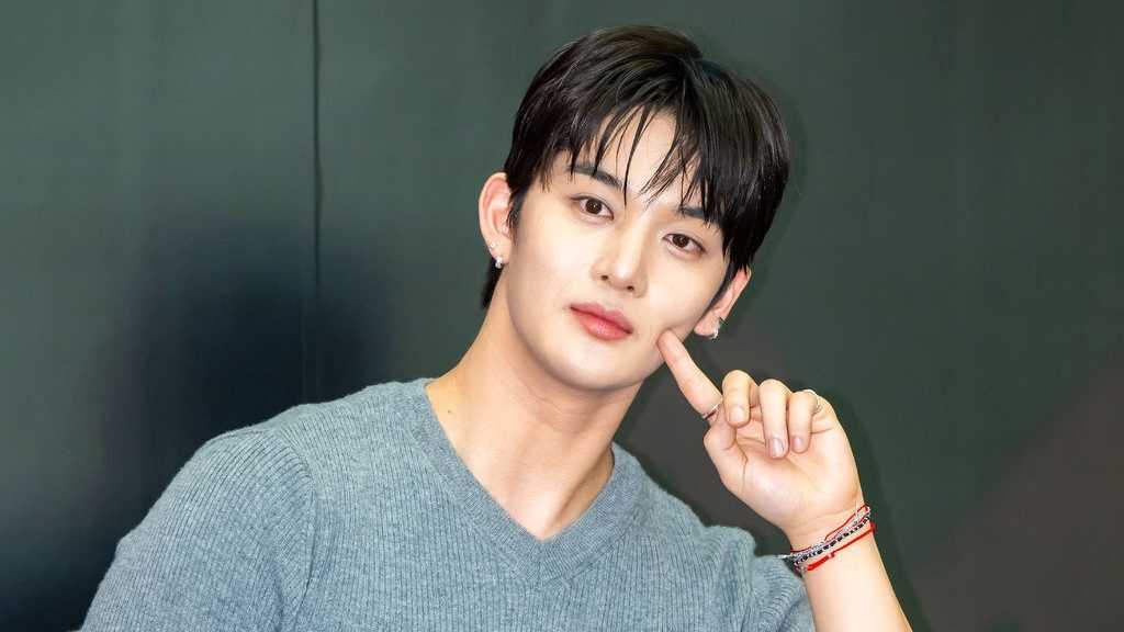 Be Sochan, younger brother of ex-CIX member Be Jinyoung, selected for Korean short track team, marking his senior debut.