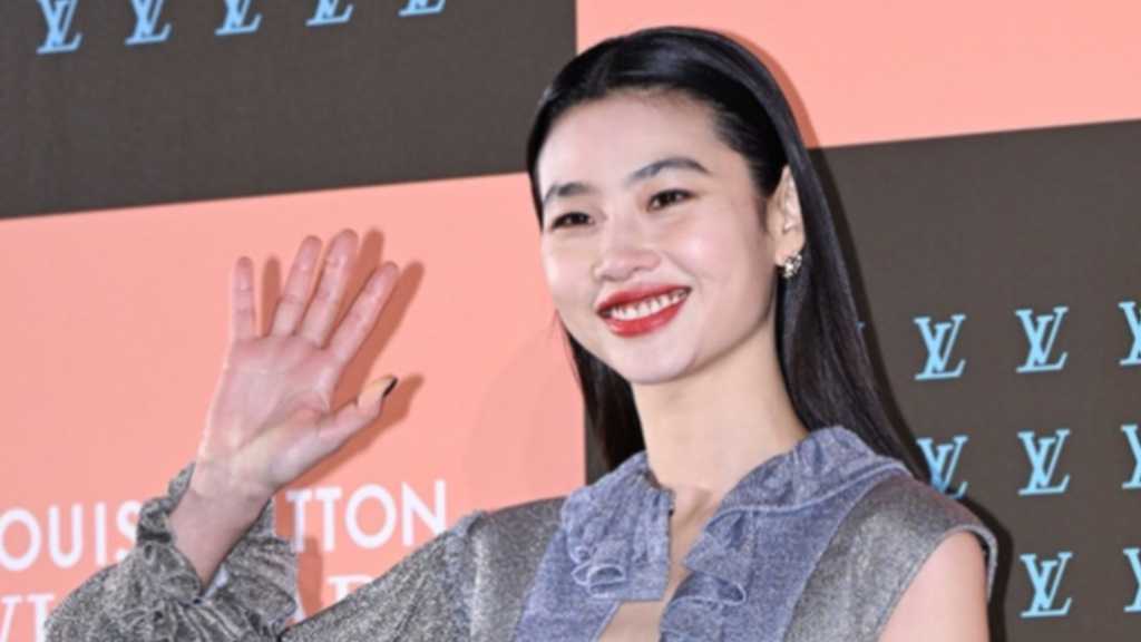 A Louis Vuitton event in Seoul featured stars like Jung Ho-yeon, J-Hope, Felix, and Lisa, with a charity photoshoot highlight.