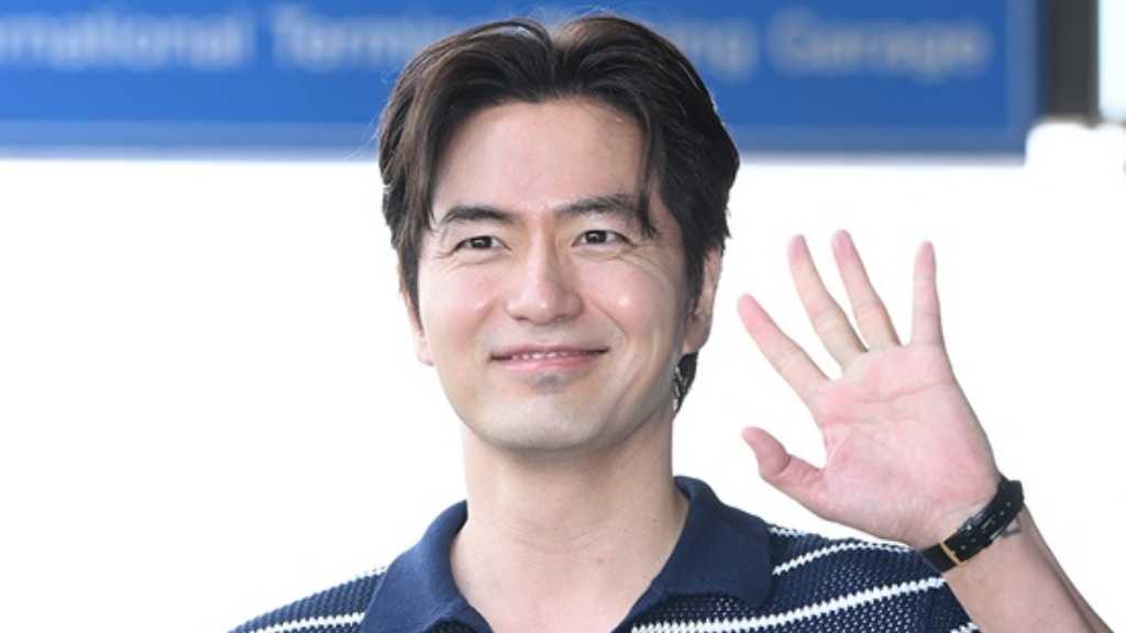 Lee Jin-wook leaves for China for overseas schedule. BLACKPINK's Lisa to make film debut alongside Ma Dong-seok and Lee Jin-wook.