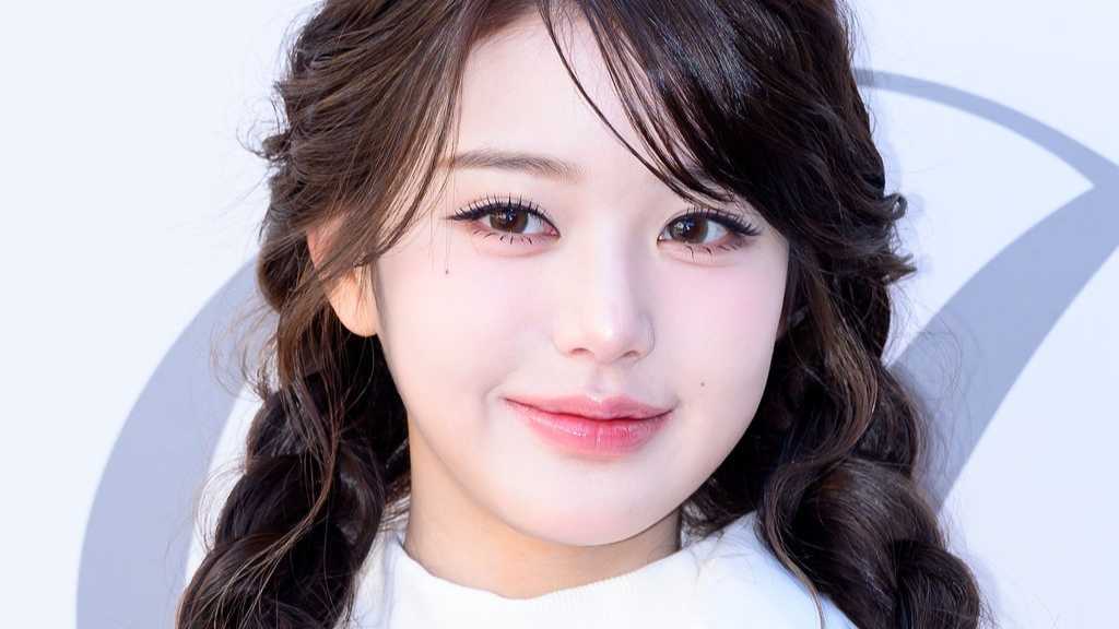 Wonyoung from IVE attended an EIDER pop-up event in Seoul, amidst news of her luxury apartment purchase and a YouTuber's legal issues.