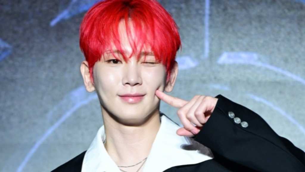 SHINee's Key held a press conference for his 3rd album 'HUNTER' today, featuring 10 diverse tracks, including the title song.
