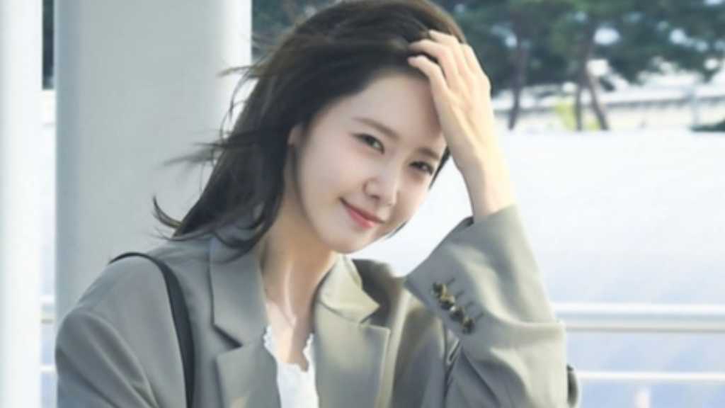 YoonA from Girls' Generation departs for Macau via Incheon Airport for a fan meeting for the drama 'The Tyrant's Chef.'
