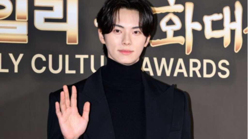 The 12th E-Daily Cultural Awards featured stars like Lee Che-min and SHINee's Minho, celebrating achievements in the arts.