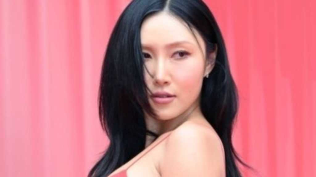 Hwasa of MAMAMOO achieved 1st place on SBS 'Popular Songs' with 'Good Goodbye', following her win on MBC 'Show Music Core'.