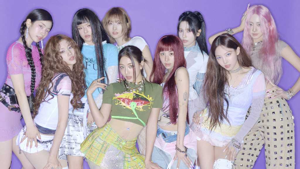 TWICEが「週刊ナイナイミュージック」に出演し、東京ドーム公演の模様を放送。10周年記念アルバムをリリースし、ワールドツアーも発表。