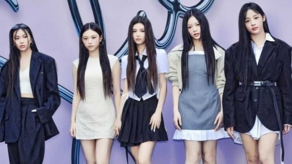 NewJeans deleted their SNS accounts during a dispute with ADOR. They previously claimed to terminate their contract but are now returning.