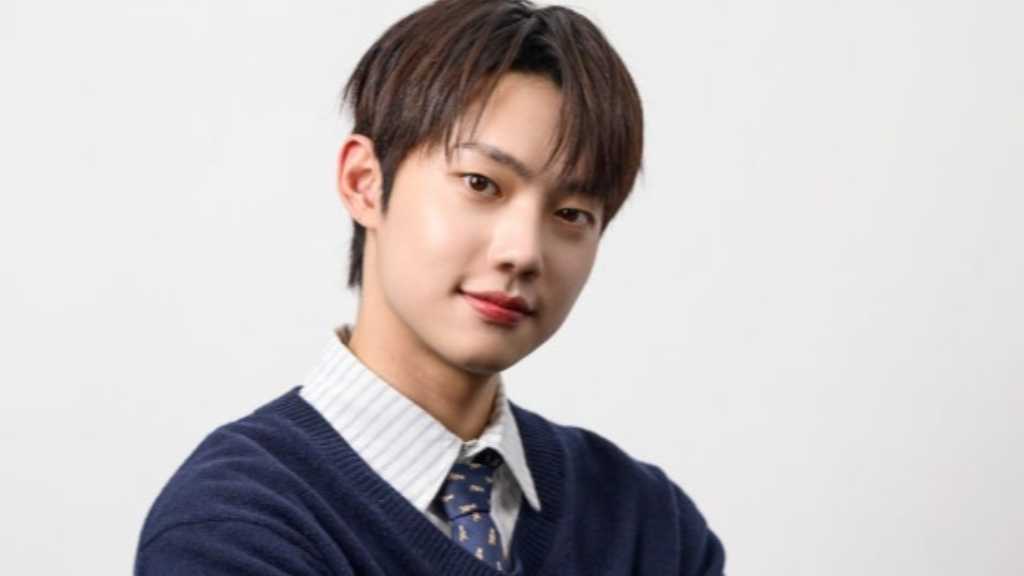 俳優チョ・ジュニョンがドラマ「スプリング・フィーバー」のインタビューを行い、RIIZEメンバーとの練習生生活について語った。