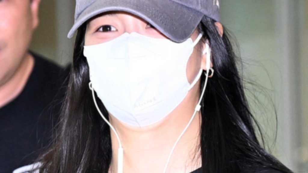 Jisoo and Lisa of BLACKPINK return to Korea after completing their 'BLACKPINK 2025 WORLD TOUR' at Incheon International Airport.