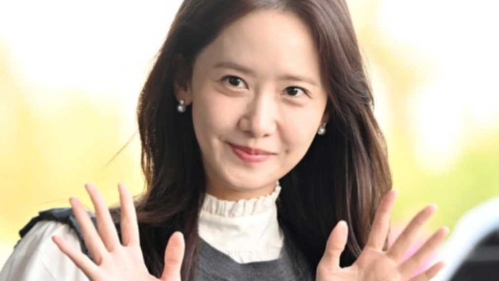 YoonA of Girls' Generation departs for Japan for a fan meeting in Yokohama, set for September 28, amid buzz for her drama.