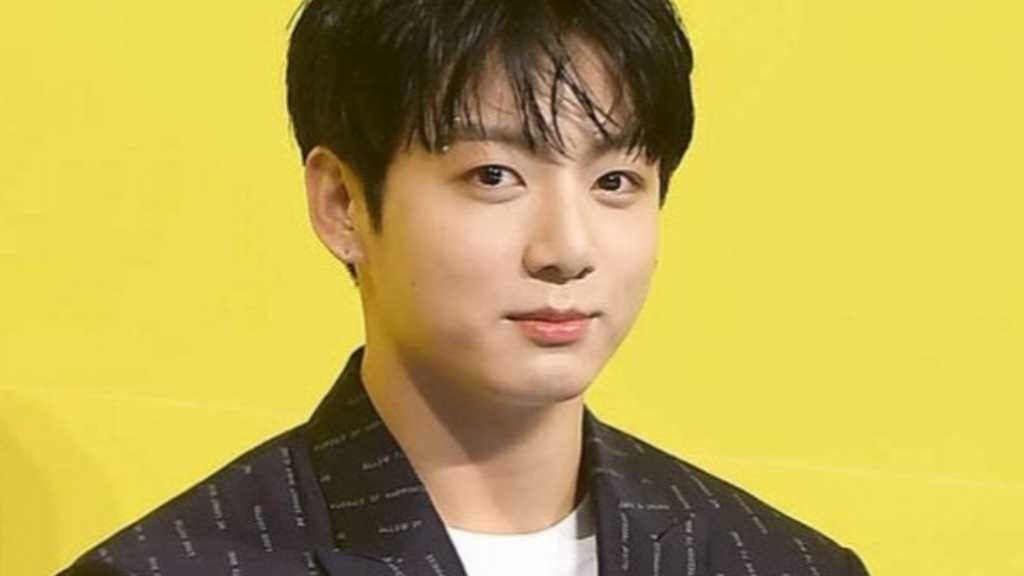 ジョングクがWeverseで新レシピを披露し、640万人が視聴。料理の腕前を見せつけ、ファンとの交流を楽しんだ。