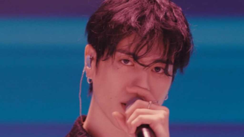 兵役中のGOT7のユギョムが、アルバム「Interlunar」のライブクリップを公開し、ファンを喜ばせた。