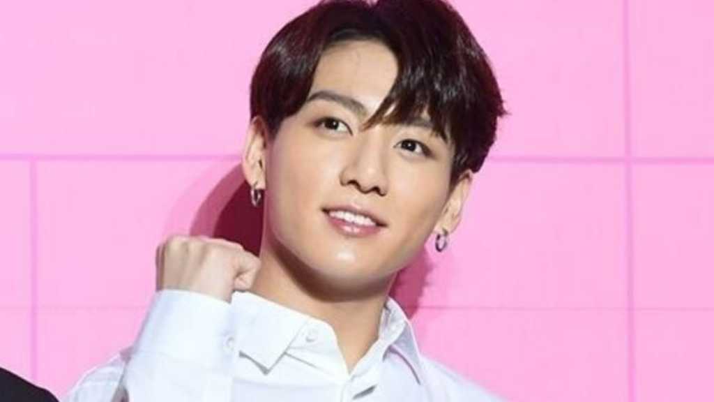 BTS's Jungkook hosted a live cooking show, preparing truffle cream pasta and dessert, while sharing his fitness journey and upcoming plans.