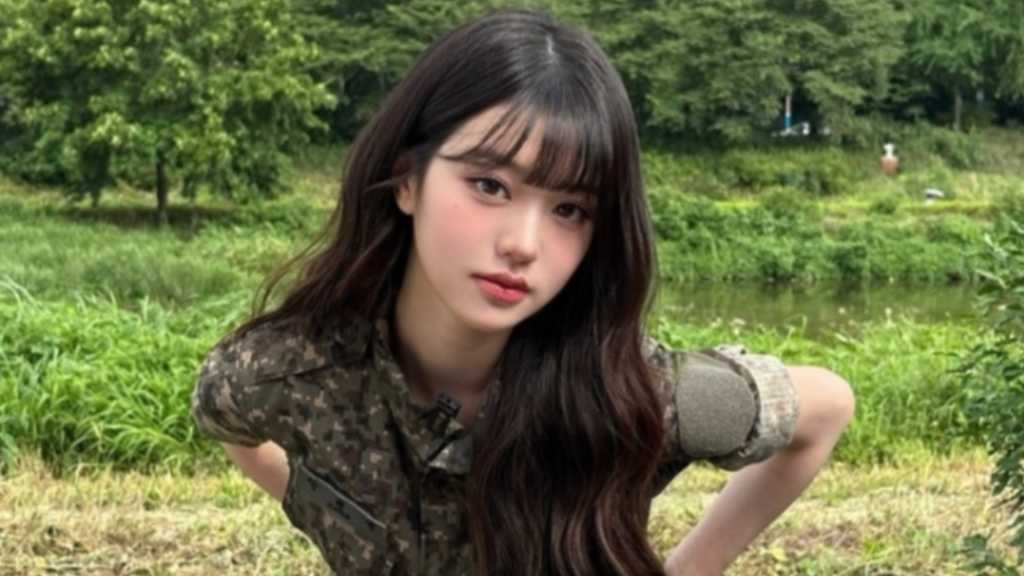 Wonyoung's military training sparked debate over her glove usage. Users speculated on her method, but it was confirmed as correct.