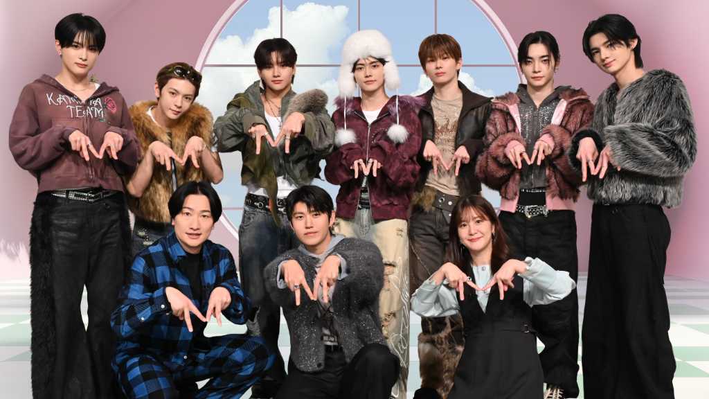 新世代J-POPグループaoenが「M:ZINE」に登場。オーディションの裏話や特技を披露し、ファンの知らない魅力を紹介。