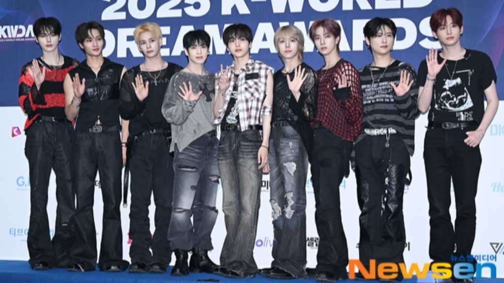 CRAVITY reveals tracklist for their upcoming album 'Dare to Crave: Epilogue', featuring 15 songs including 3 new tracks.