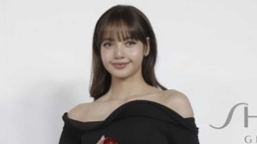 BLACKPINKのリサがSHISEIDOの新グローバルアンバサダーに就任し、ポップアップイベントを開催。