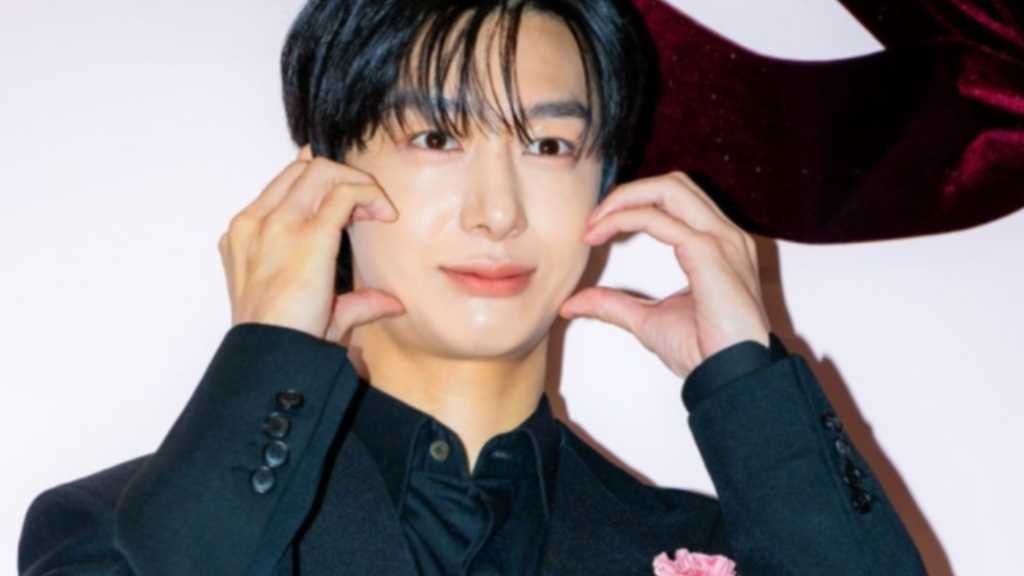 M・A・C opened a pop-up store in Seoul with stars like Sunmi and Hyunwon attending. MEOVV's Ella becomes a global ambassador.