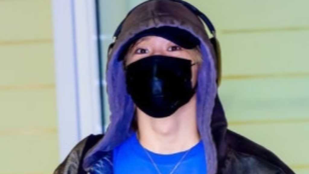 Taemin of SHINee returns to Korea after an overseas schedule. His solo song 'Veil' MV showcases various emotions. Excitement builds for Coachella.