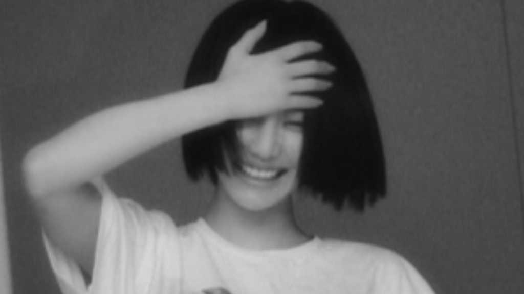 NINGNINGが新年にショートヘアにイメチェンし、SNSで写真を公開。ファンから好評を得ている。